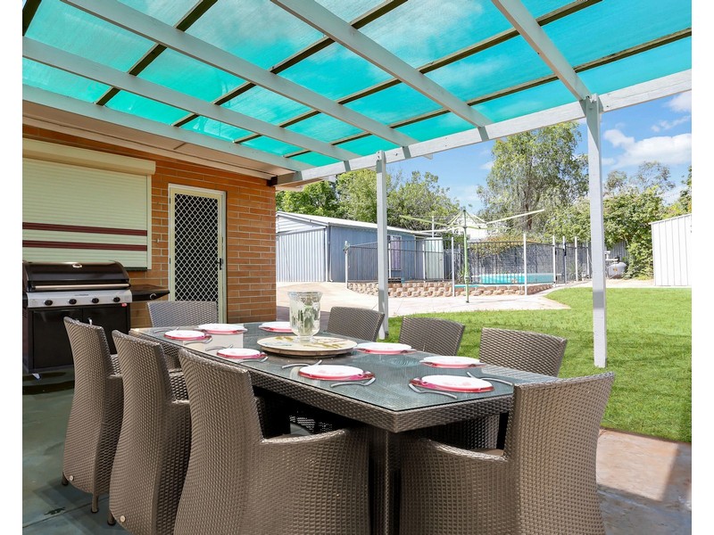 10  Oswald Crescent, Para Hills SA 5096