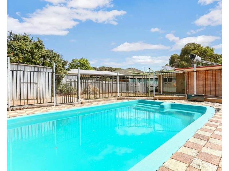 10  Oswald Crescent, Para Hills SA 5096