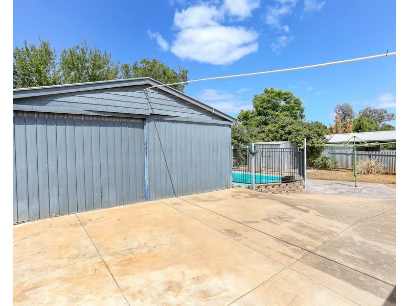 10  Oswald Crescent, Para Hills SA 5096