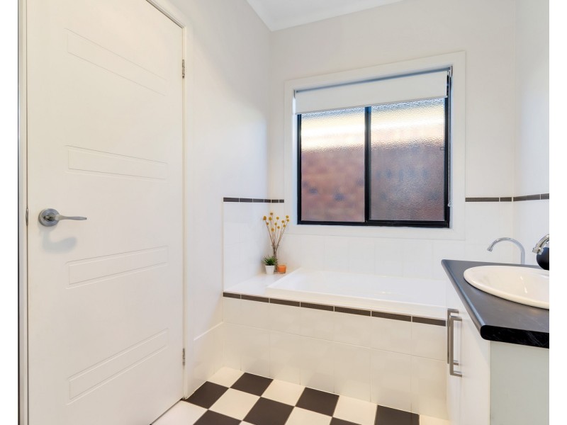 4 Oregan Crescent, St Agnes SA 5097