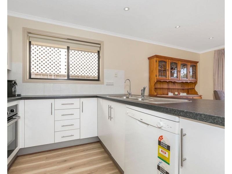 8b Rowe Street, Para Hills SA 5096