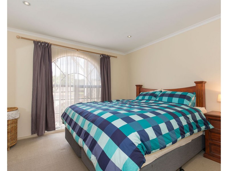 8b Rowe Street, Para Hills SA 5096