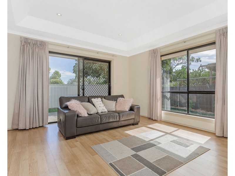 8b Rowe Street, Para Hills SA 5096