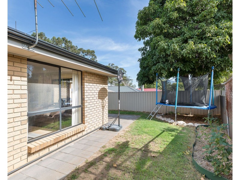 8b Rowe Street, Para Hills SA 5096