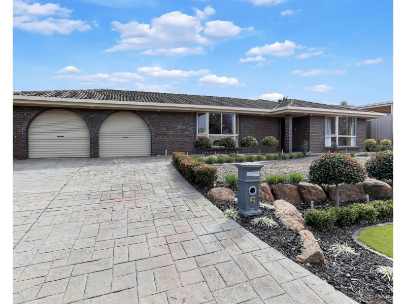 5 Chertsey Court, Wynn Vale SA 5127