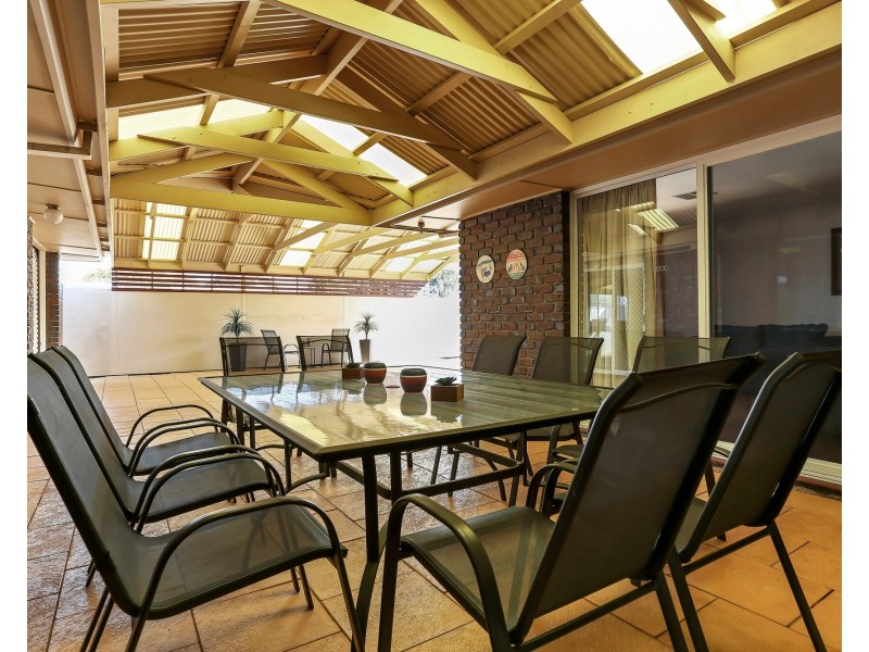 5 Chertsey Court, Wynn Vale SA 5127