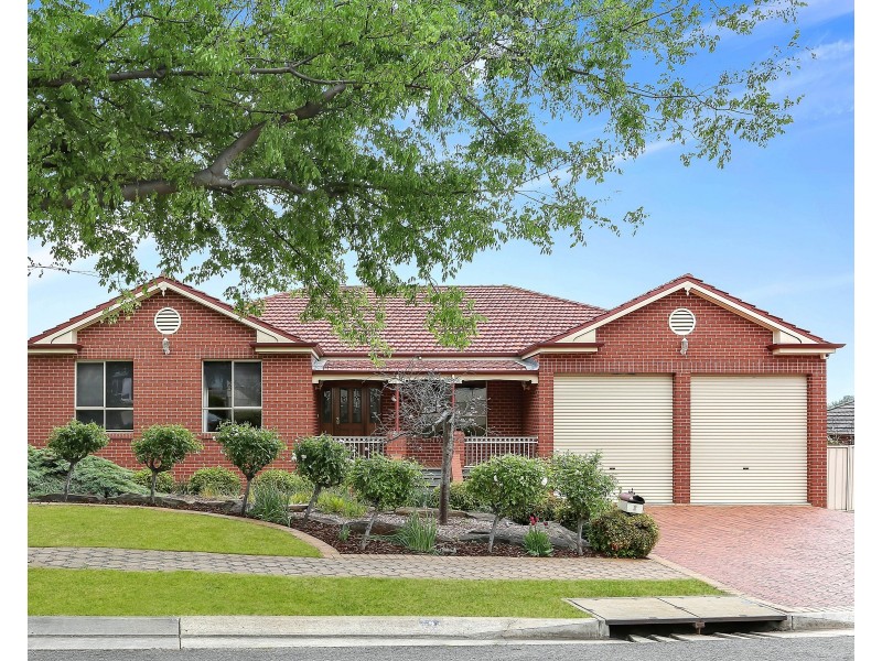 2 Rocklyn Court, Gulfview Heights SA 5096