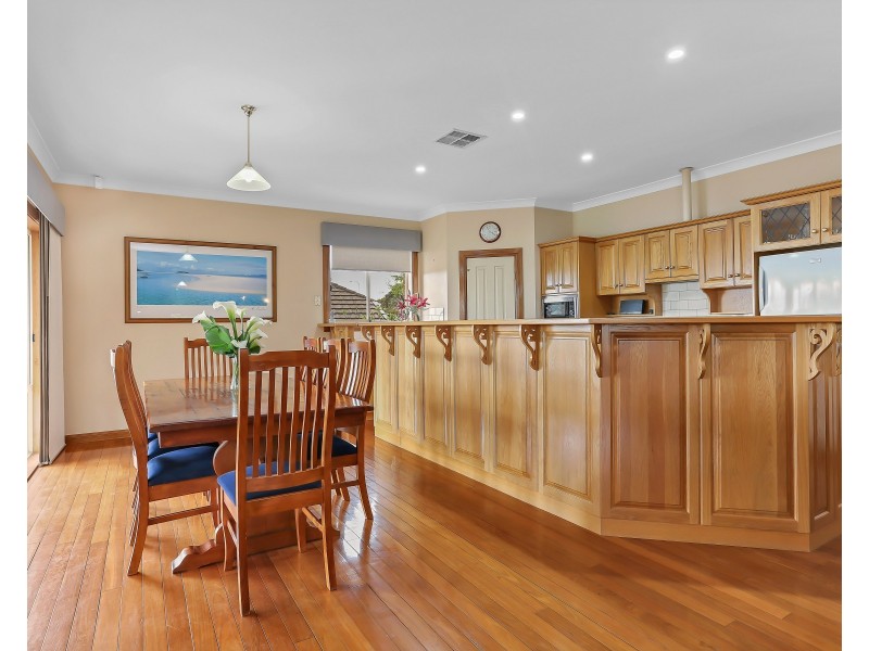 2 Rocklyn Court, Gulfview Heights SA 5096