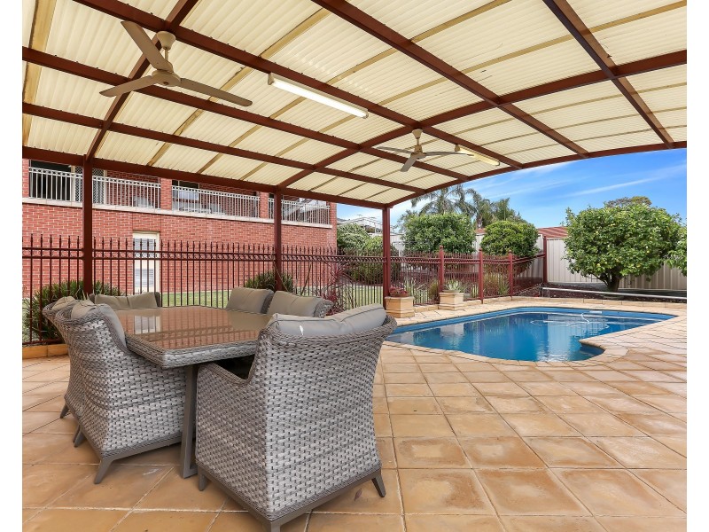 2 Rocklyn Court, Gulfview Heights SA 5096