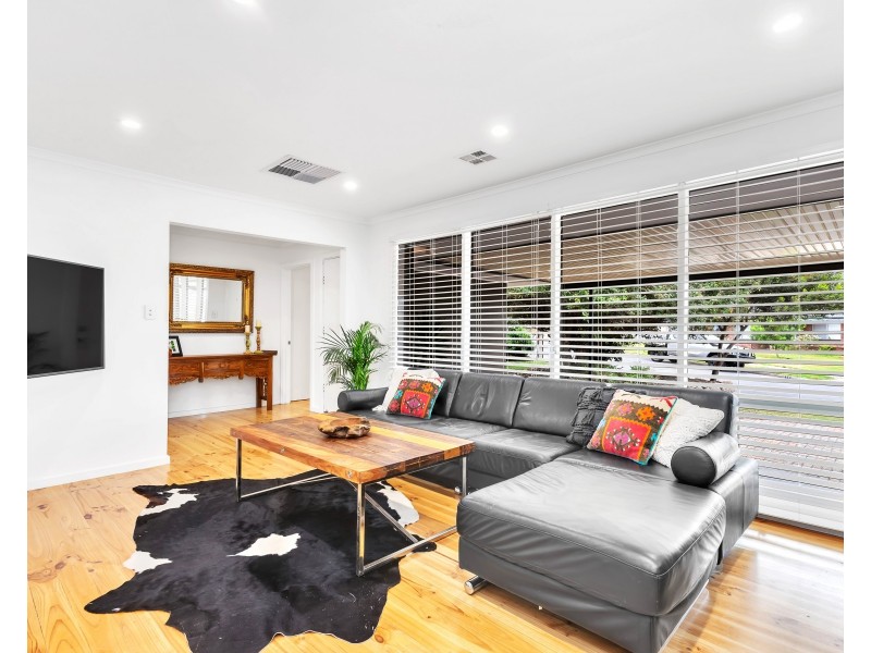 18 Abelia Avenue, Para Vista SA 5093