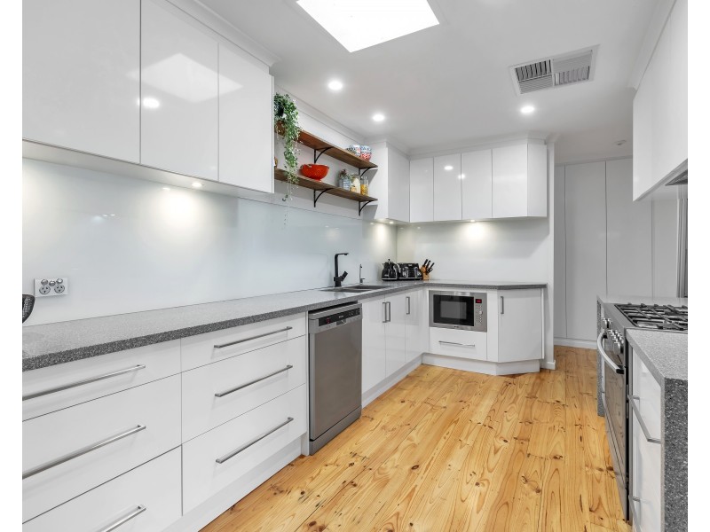 18 Abelia Avenue, Para Vista SA 5093