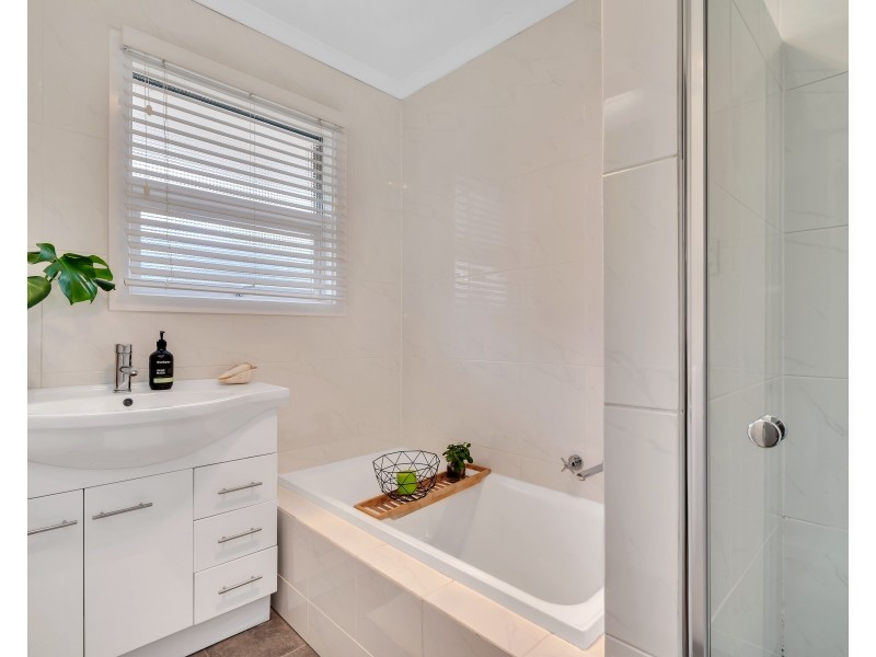 18 Abelia Avenue, Para Vista SA 5093