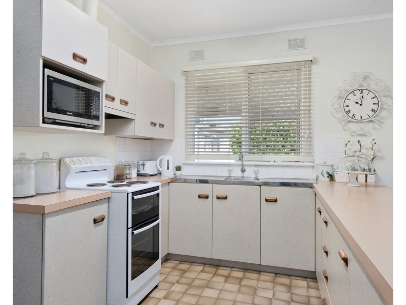 1 Hawick Street, Valley View SA 5093