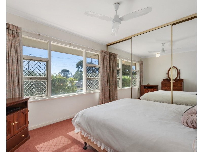 1 Hawick Street, Valley View SA 5093