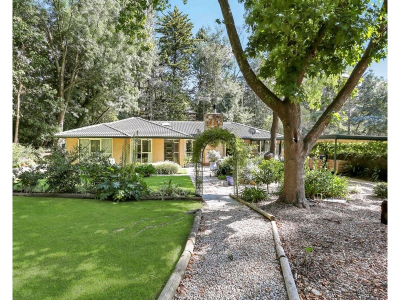 6 Devon Ave, Stirling SA 5152