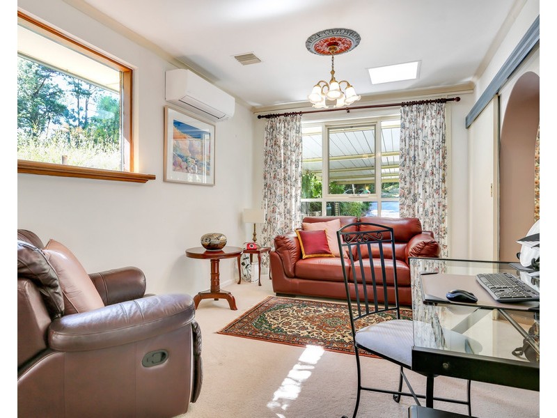 6 Devon Ave, Stirling SA 5152