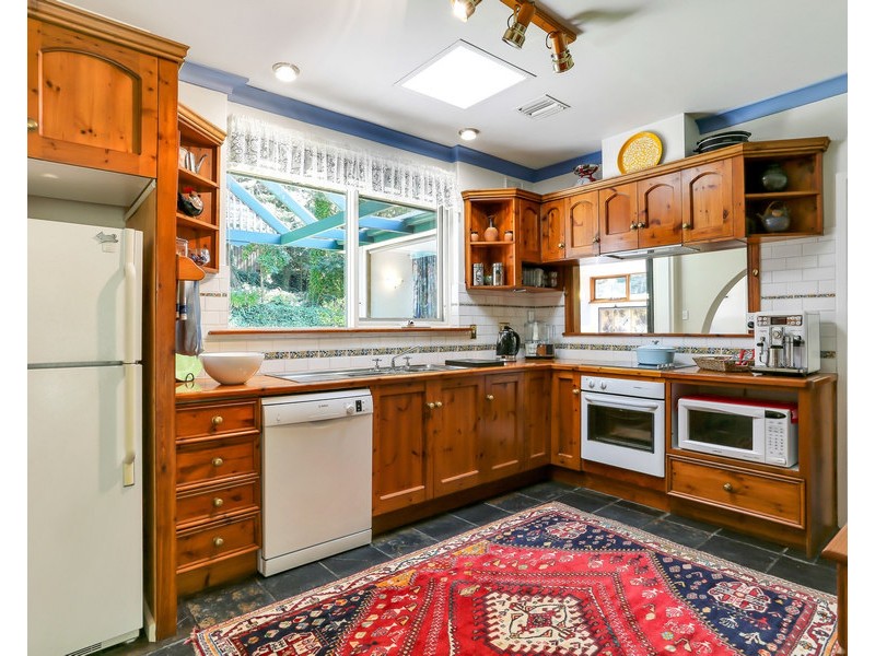 6 Devon Ave, Stirling SA 5152