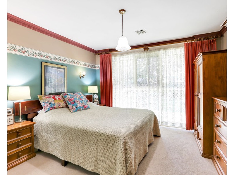 6 Devon Ave, Stirling SA 5152