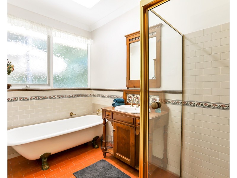 6 Devon Ave, Stirling SA 5152