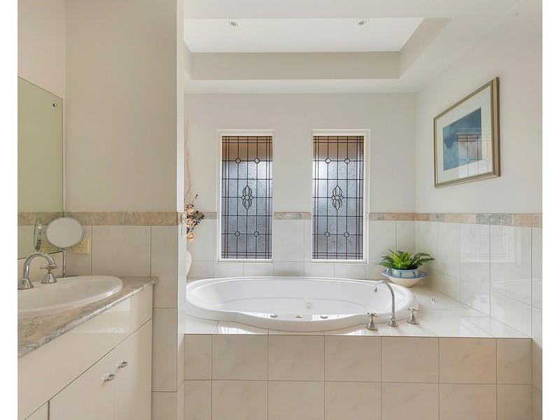 2 Stoneleigh Rd, Golden Grove SA 5125