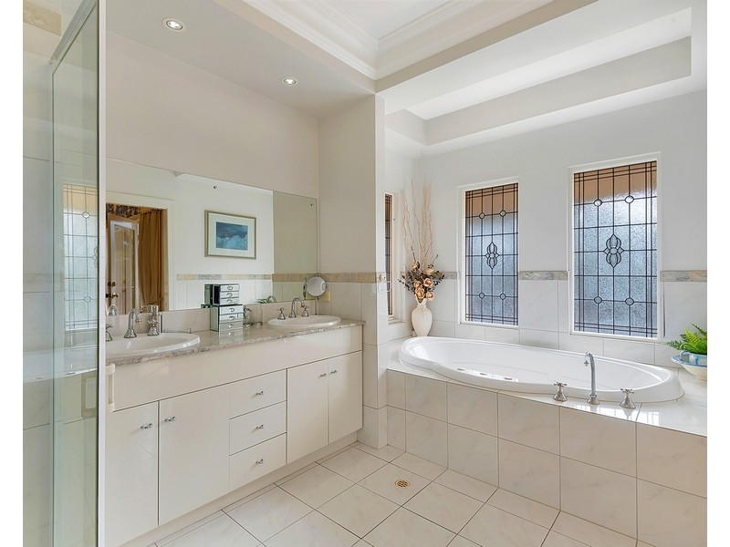 2 Stoneleigh Rd, Golden Grove SA 5125