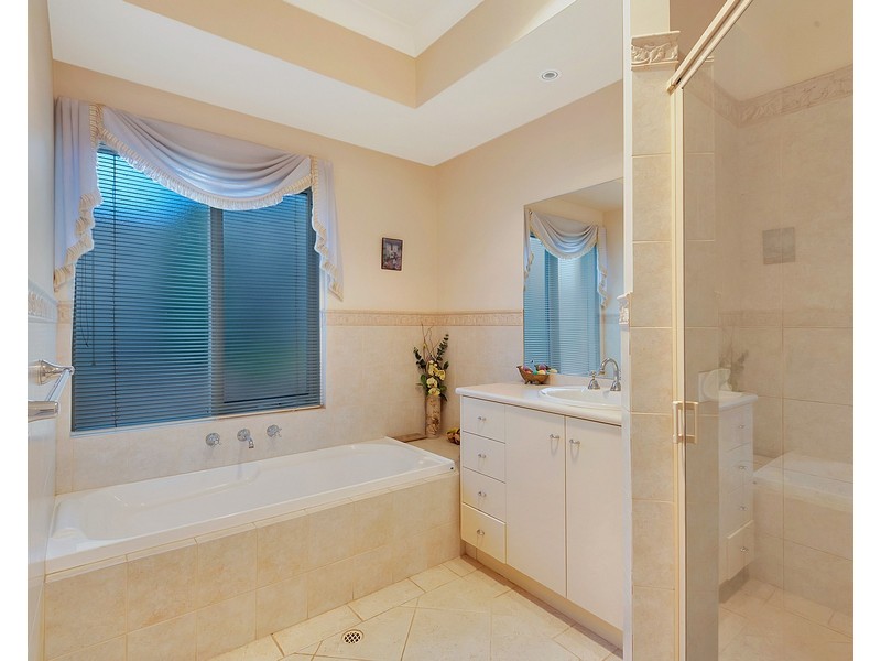 2 Stoneleigh Rd, Golden Grove SA 5125