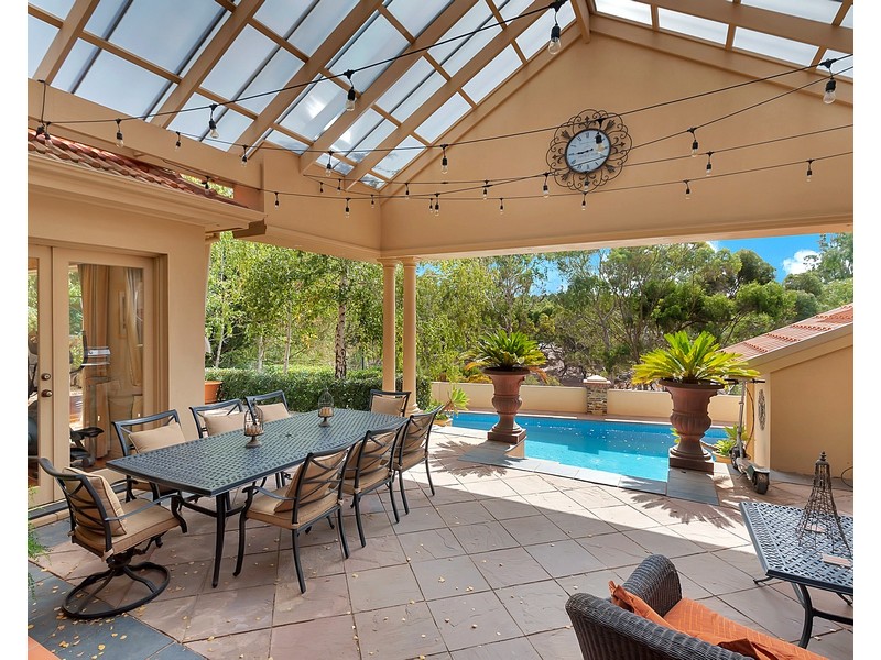 2 Stoneleigh Rd, Golden Grove SA 5125