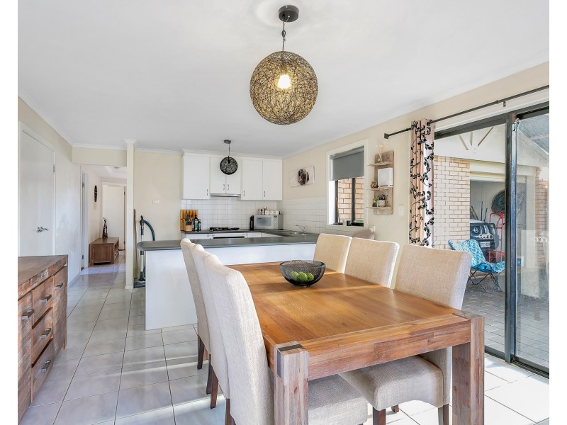 25 Lakeside Drive, Andrews Farm SA 5114