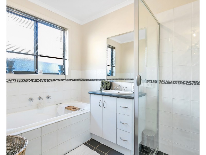 25 Lakeside Drive, Andrews Farm SA 5114