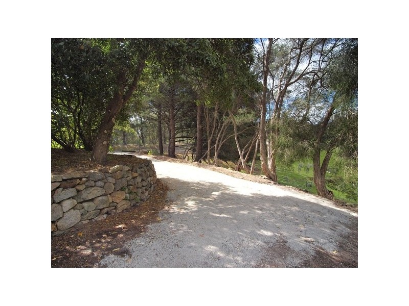 61 Emmett Road, Crafers West SA 5152