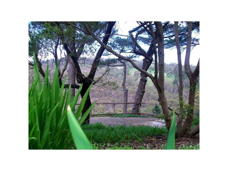 61 Emmett Road, Crafers West SA 5152