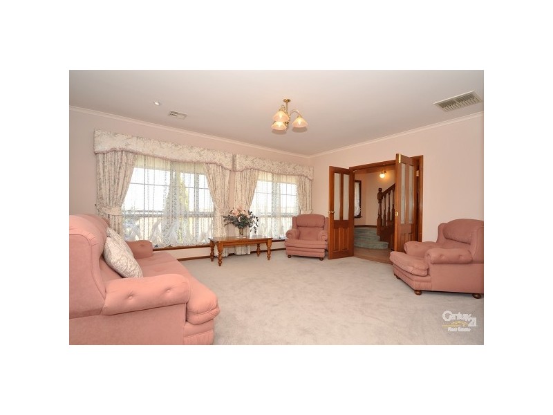 102 Perry Barr Road, Hallett Cove SA 5158