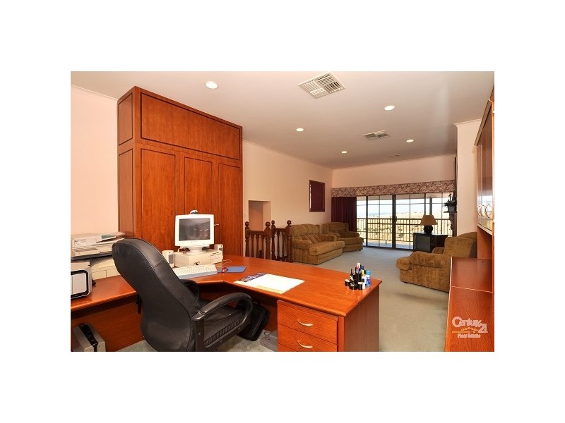 102 Perry Barr Road, Hallett Cove SA 5158