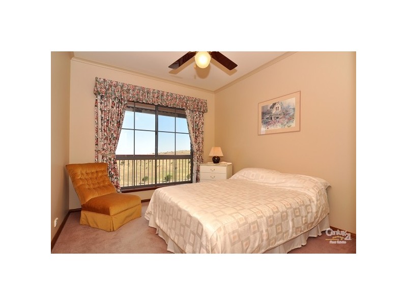 102 Perry Barr Road, Hallett Cove SA 5158