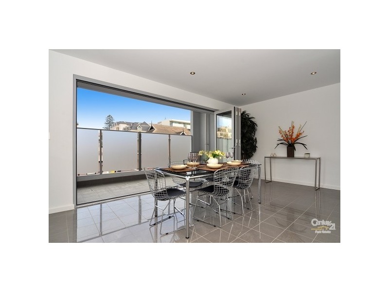 2 College Street, Glenelg SA 5045