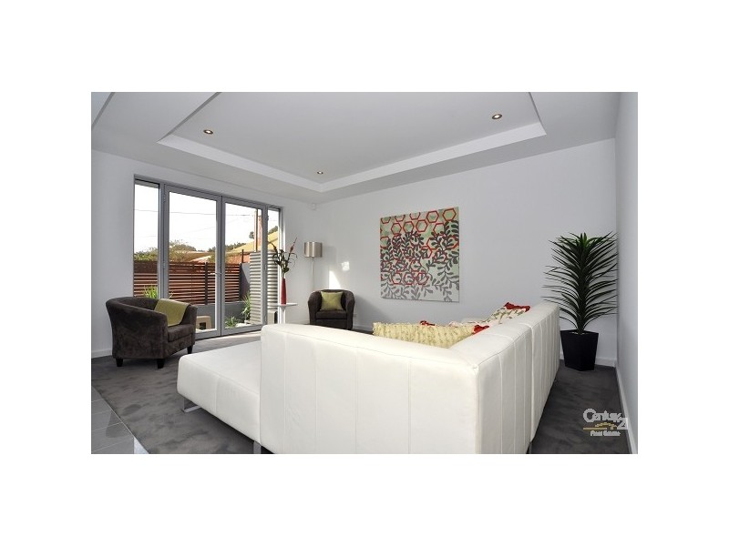 2 College Street, Glenelg SA 5045