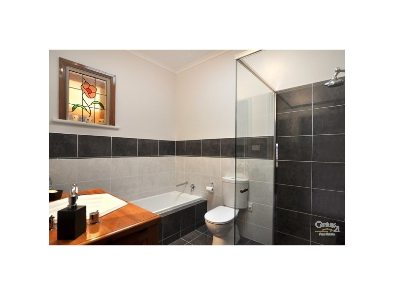 17 Yulinda Terrace, Lower Mitcham SA 5062