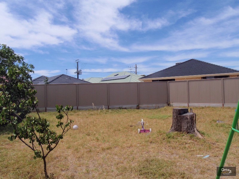 45 Dudley Crescent, Mansfield Park SA 5012