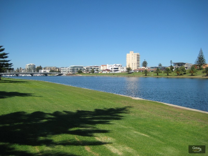 1/33 Adelphi Crescent, Glenelg North SA 5045