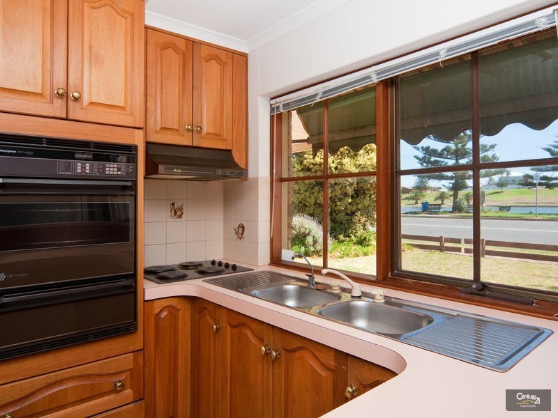 1/33 Adelphi Crescent, Glenelg North SA 5045