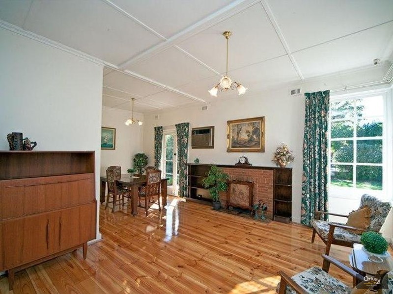 10 Eglington Avenue, Black Forest SA 5035