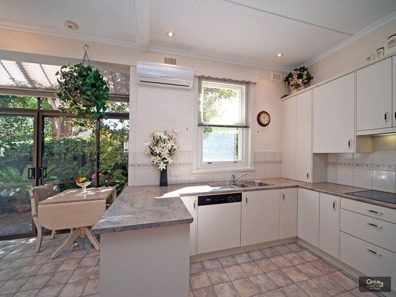 10 Eglington Avenue, Black Forest SA 5035