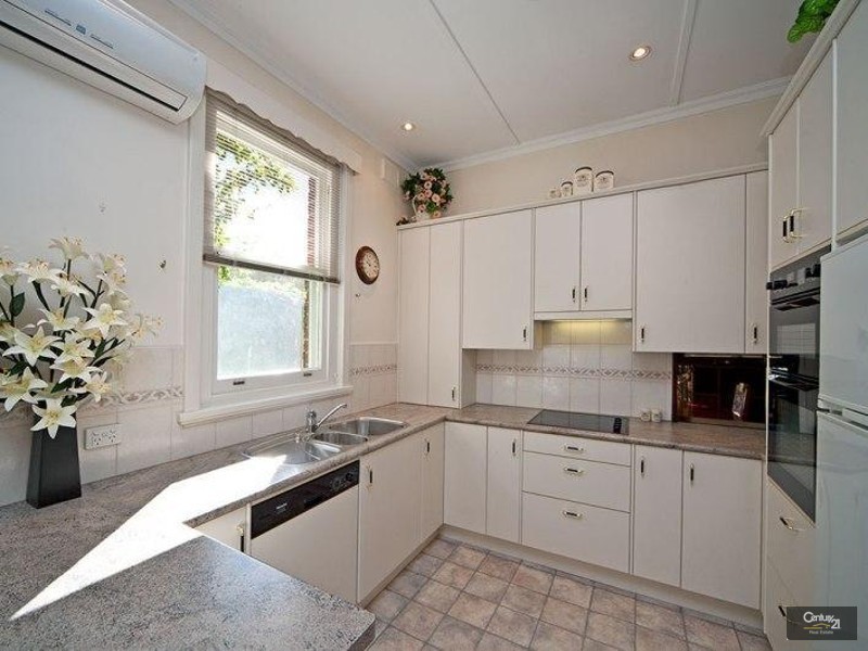 10 Eglington Avenue, Black Forest SA 5035