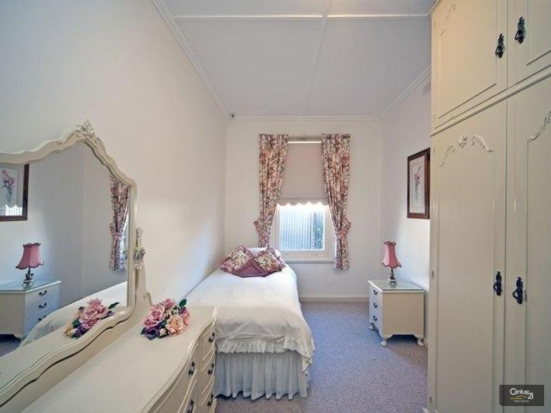 10 Eglington Avenue, Black Forest SA 5035