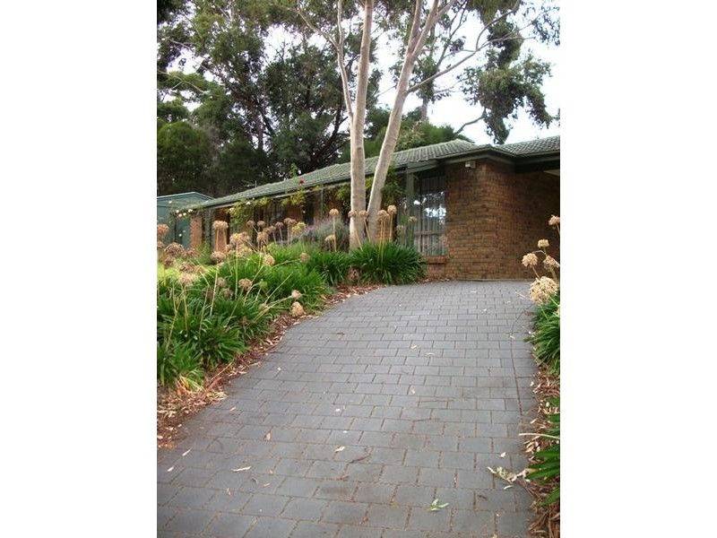 11 Iona Road, Aberfoyle Park SA 5159