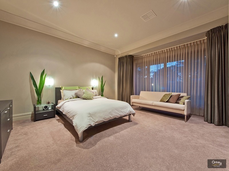 19  Dunrobin Road, Hove SA 5048