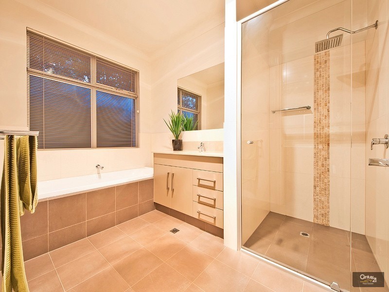 19  Dunrobin Road, Hove SA 5048