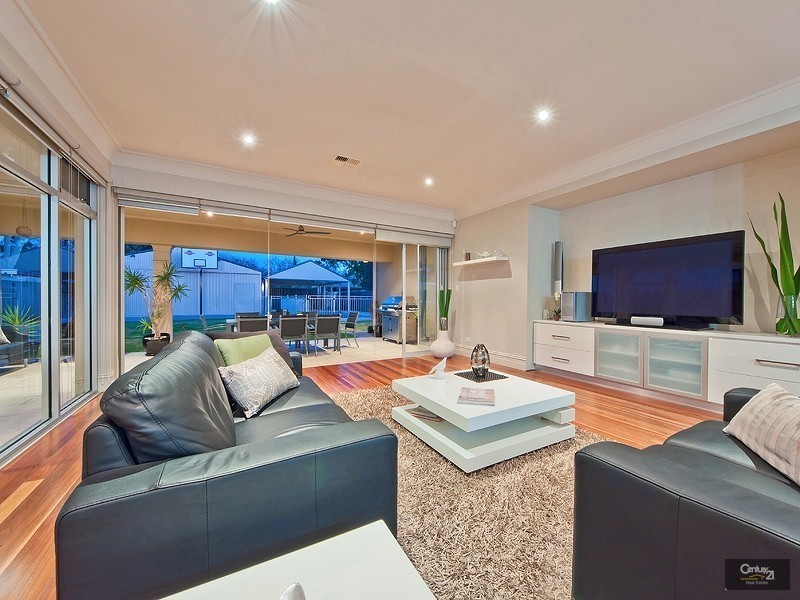 19  Dunrobin Road, Hove SA 5048