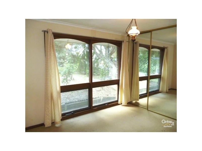 36 Oakridge Road, Aberfoyle Park SA 5159