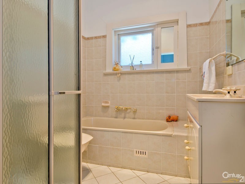 4 Claire Street, Lower Mitcham SA 5062